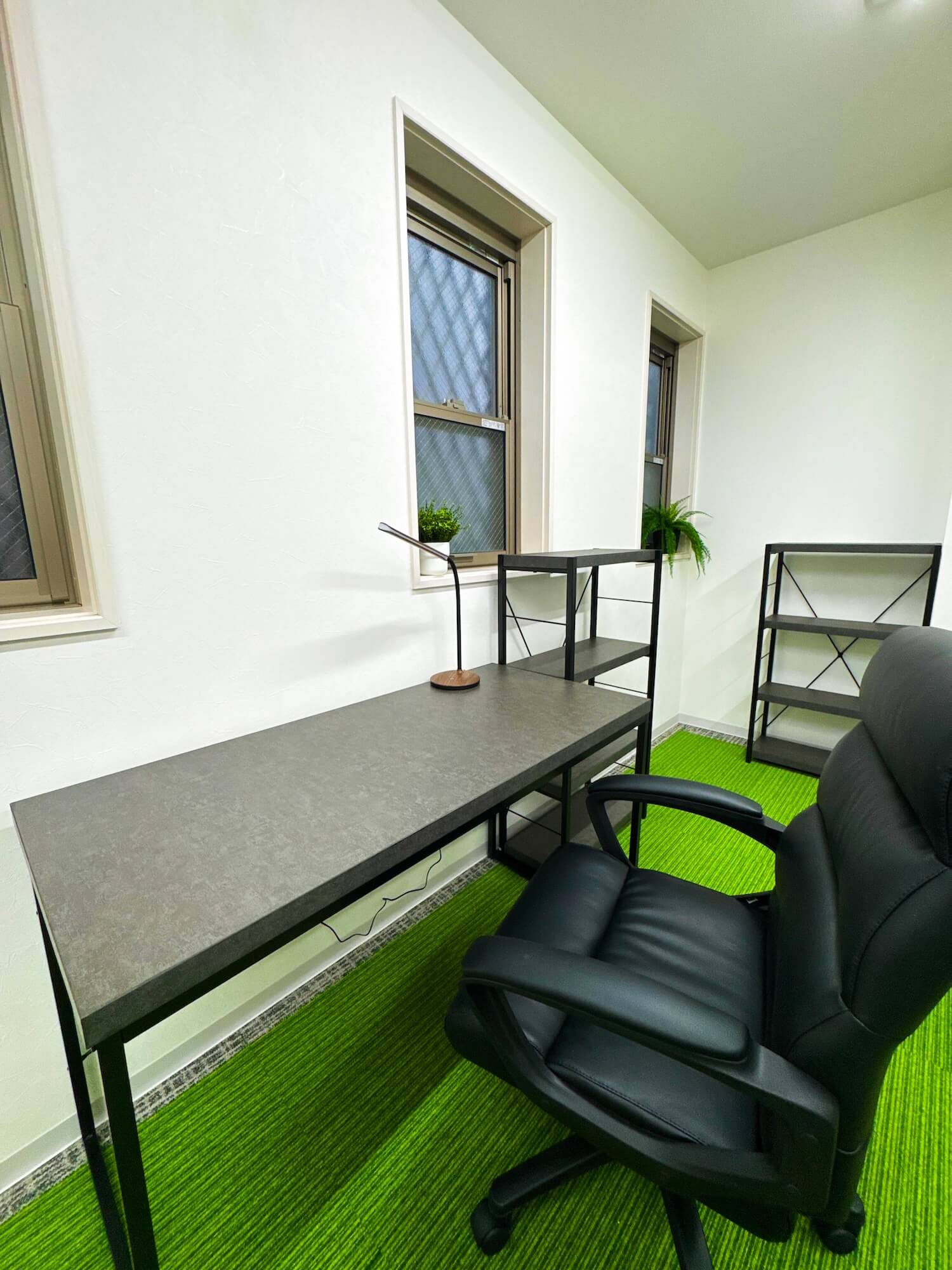 メディセンス-芦屋プレミアム校-学習机とスペース